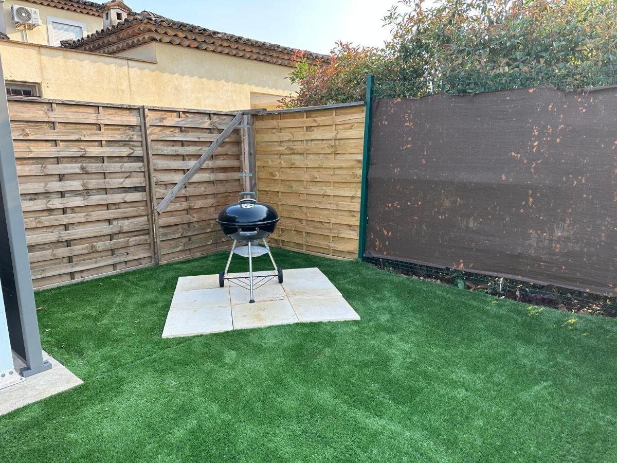 Petite maisonette adossee mais independante avec piscine Villa Peymeinade Buitenkant foto