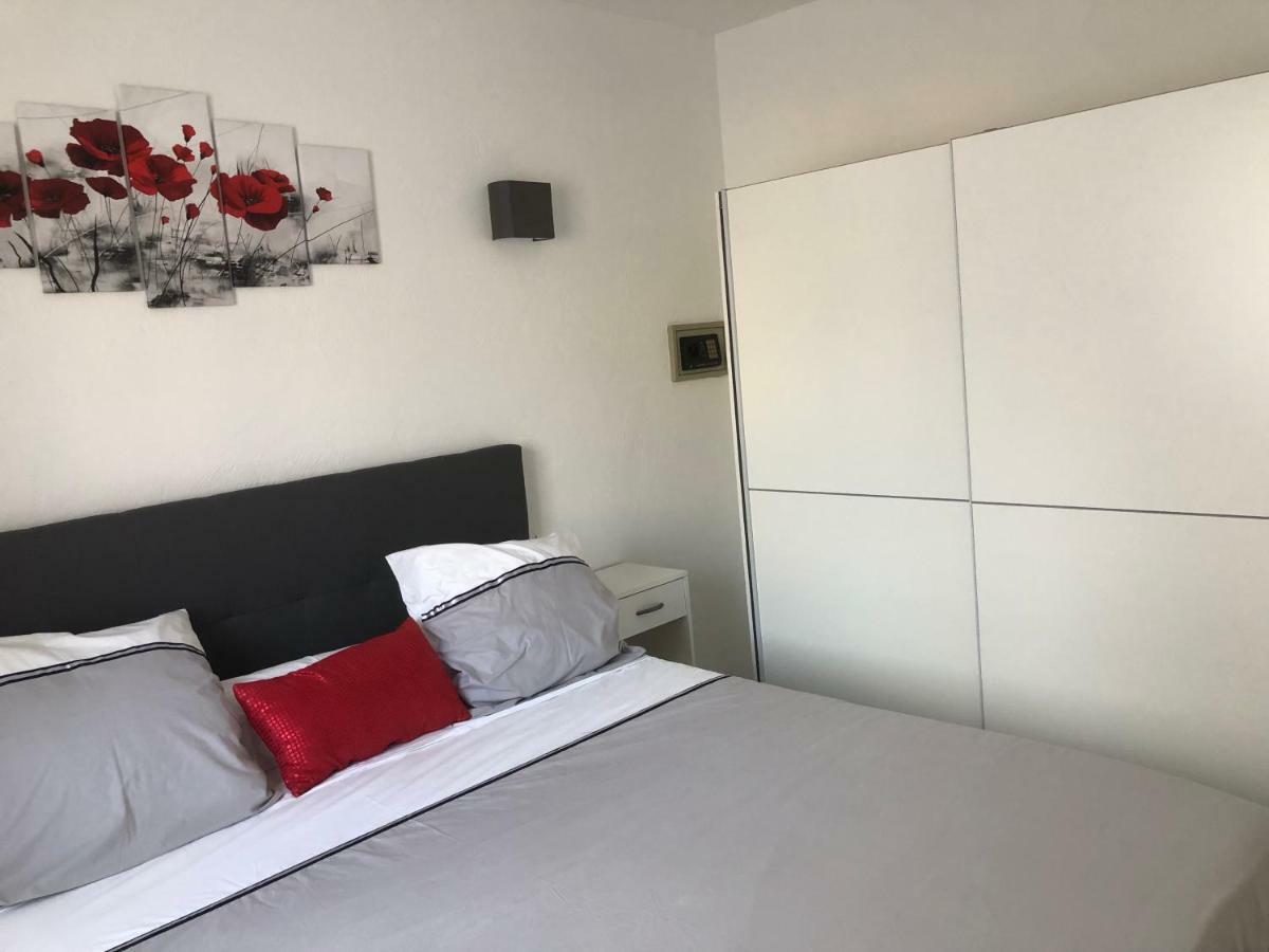 Petite maisonette adossee mais independante avec piscine Villa Peymeinade Buitenkant foto